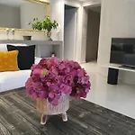 Dioni Luxury House *