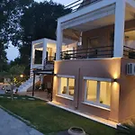 Dioni Luxury House *