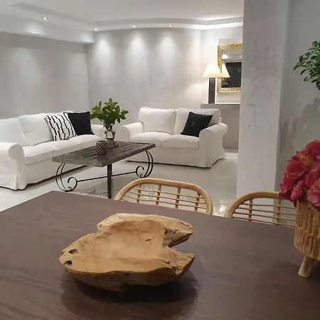 Dioni Luxury House *